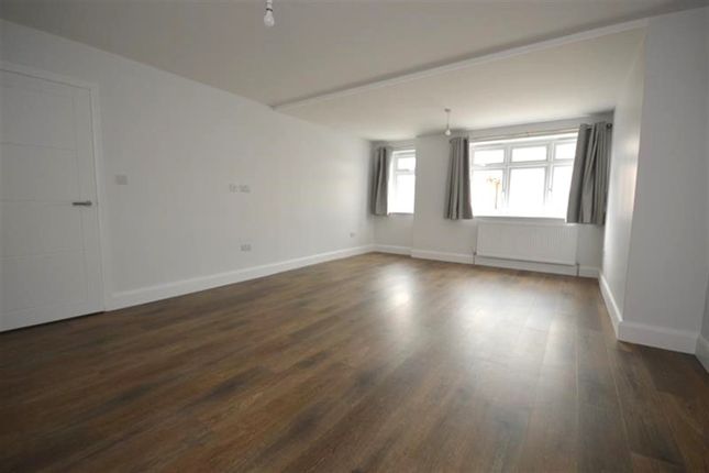 5 Sycamore Grove, Braintree photo 2