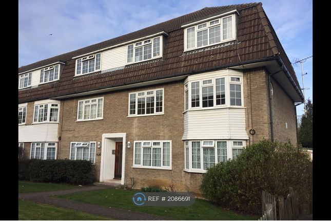 Thumbnail Flat to rent in North Parade, Chessington