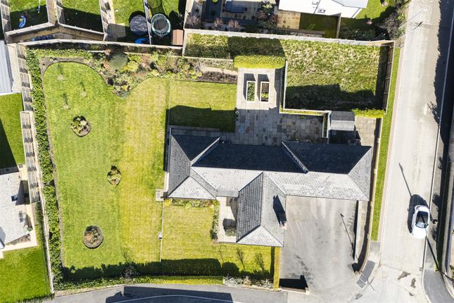 34, Gernhill Avenue, Huddersfield photo 4