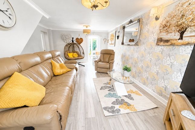 3, Fitzgerald Place, Brierley Hill photo 2