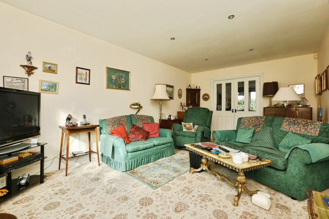 22, Waverley Avenue, Rotherham photo 3