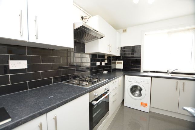 (LettsPay) 14, Sandown Close, Hounslow photo 3