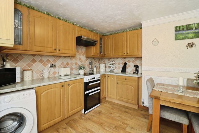 33, Rogers Avenue, Worksop photo 4