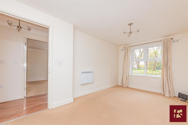Flat for sale in Heath Hill Road South, Crowthorne