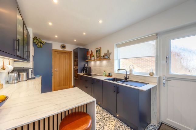6, Bradwell Avenue, Barnsley photo 4