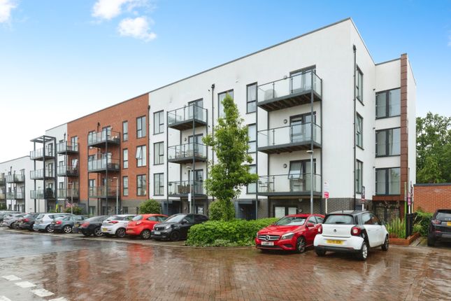 Thumbnail Flat for sale in Harold Wood, Romford