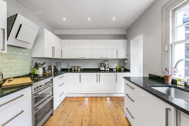 8, Mint Lane, Tadworth photo 3