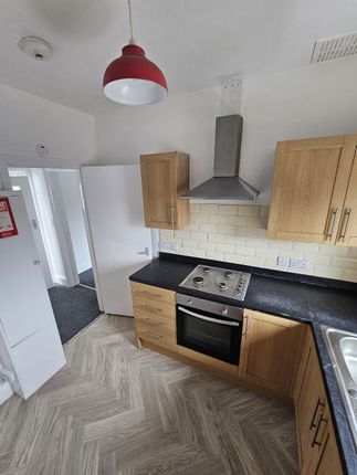 Flat 5, 8 Cromwell Parade, Scarborough photo 5