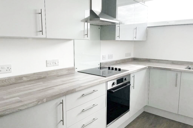 Room to rent in Oldham Road, Manchester