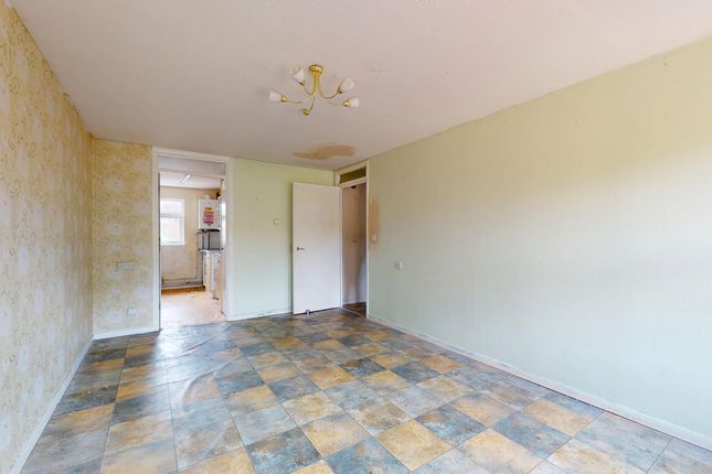 50 Fieldfare Road, London photo 3