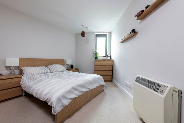 Flat 30, 17, Hardwicks Square, London photo 4