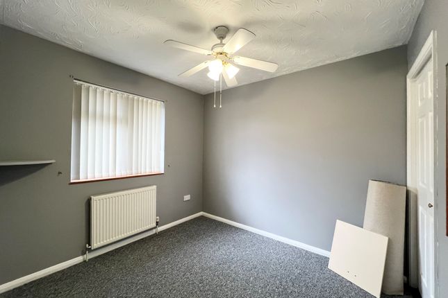 Bungalow to rent in Pine Ridge, Beck Row, Bury St. Edmunds