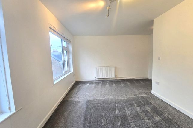 Flat 2 Carne House, Carne Road, Newlyn, Penzance photo 3