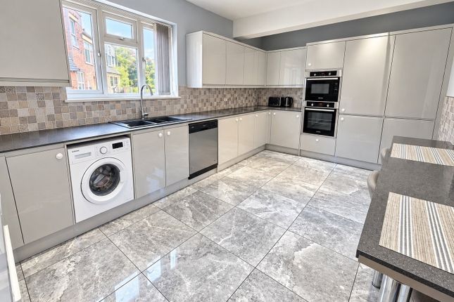 102, Dixons Green Road, Dudley photo 2