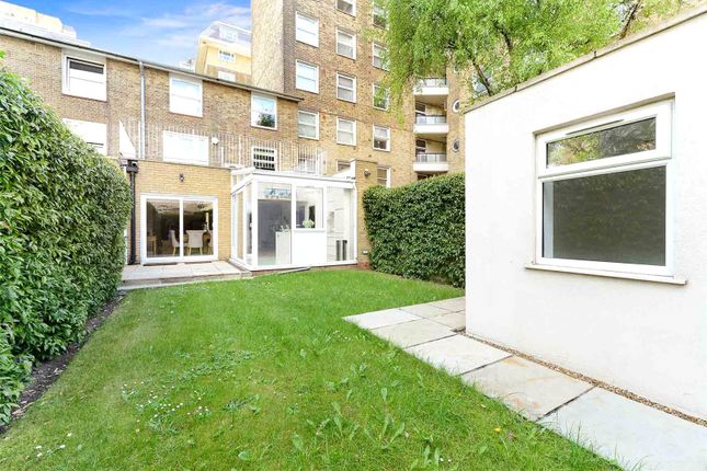 3 Court Close,, St Johns Wood Park, London photo 2