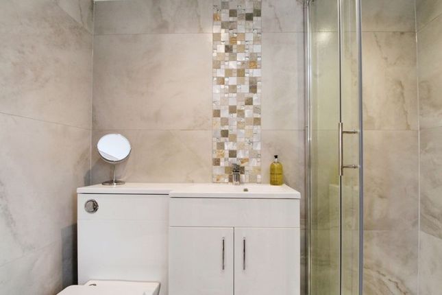 Garden Room Shower Room