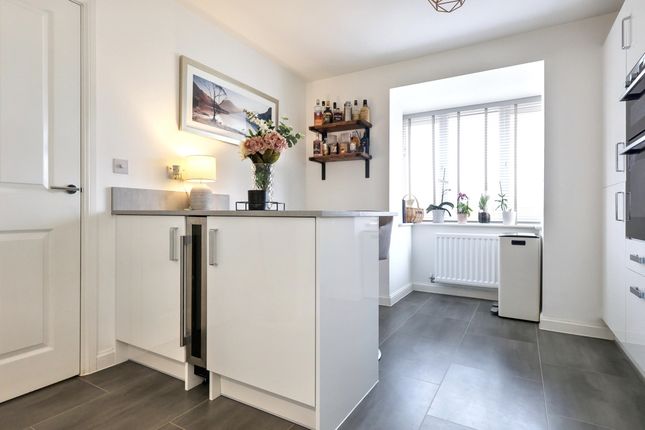 9, Mott Close, Witney photo 4