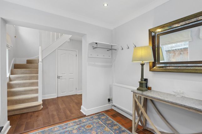 4, Heath Ridge Green, Surrey photo 3