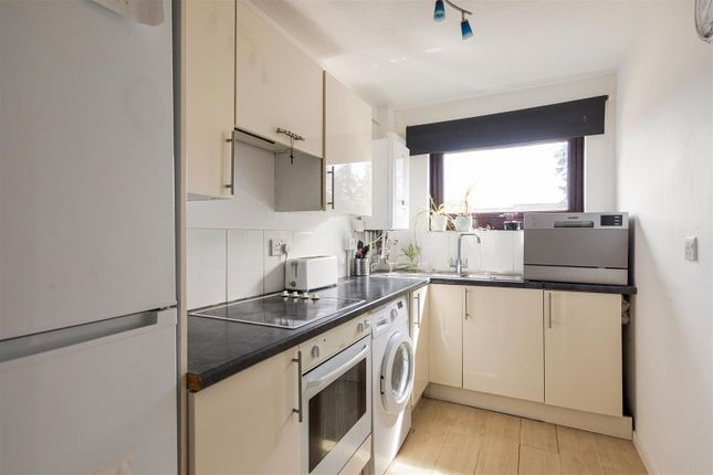 Flat 9, Pear Tree Court 57, Churchfields, South Woodford photo 4