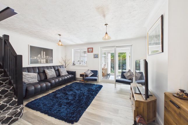 5, Long Beech Drive, Hampshire photo 4