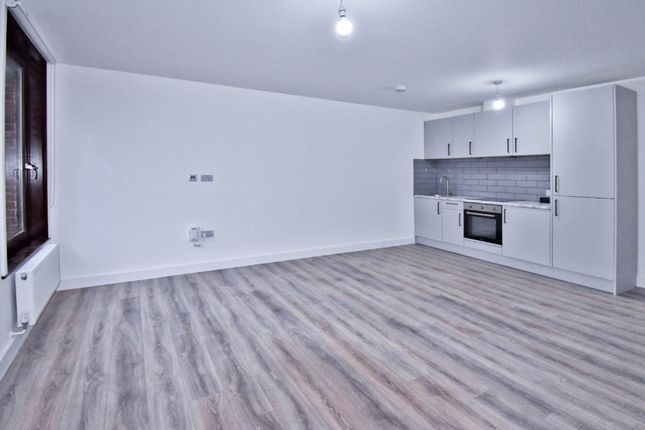 Thumbnail Flat to rent in Station Road, Hook