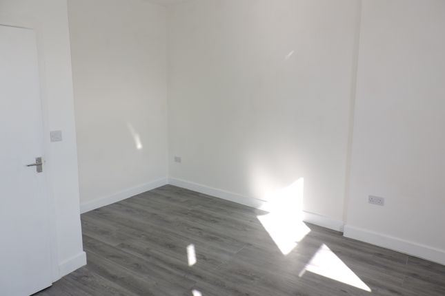 2, 64a, Main Street, Nottingham photo 4