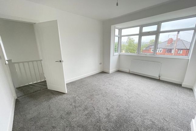 49, Hollin Park Mount, Leeds photo 4