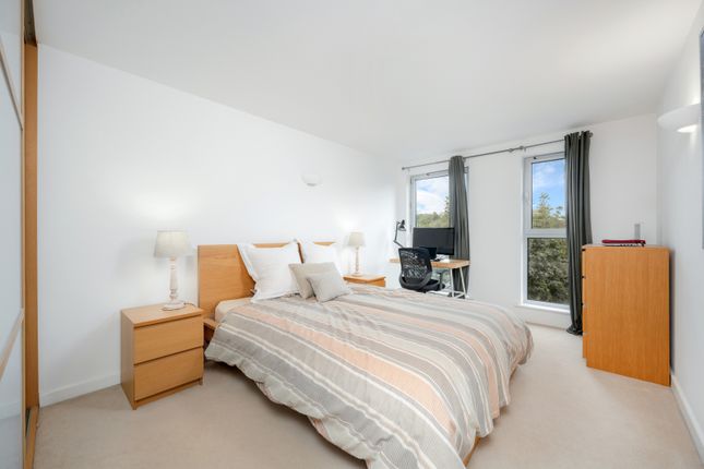 Flat 12, 8, Southgate Road, London photo 4