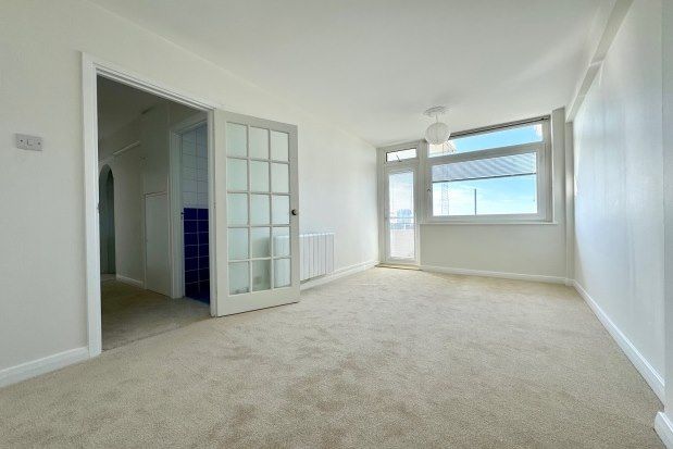 Flat to rent in Furze Hill, Hove