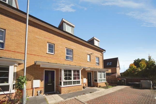 4-bed house on 11, Currency Close, Dunstable, £425,000