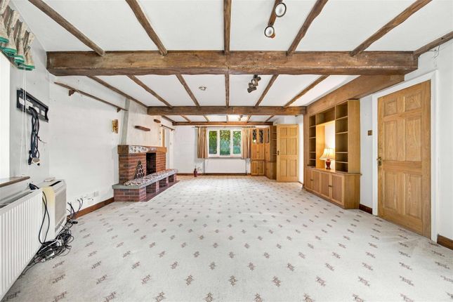 2, Highfield Drive, Uxbridge photo 3