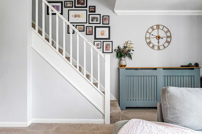 104, Chandlers Way, Hertford photo 2