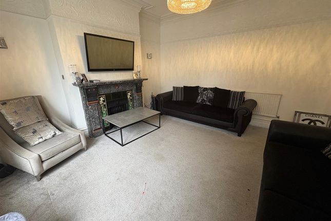 17, Sal Royd Road, Bradford photo 2