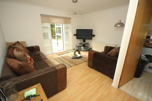 Thumbnail Flat to rent in Halley Garden, Lewisham