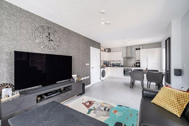 Flat 68, Bawley Court, 1, Magellan Boulevard, London photo 3