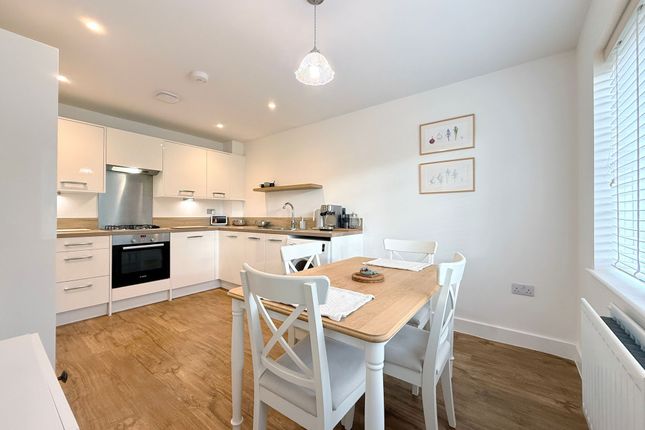 15 Corallian Drive, Faringdon photo 2