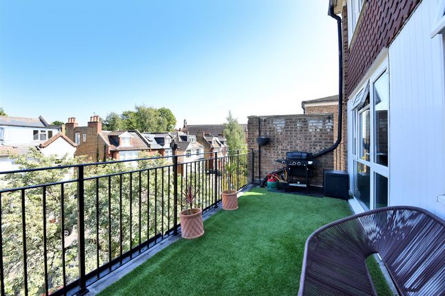 24 Albury, 90, King Charles Road, Surbiton photo 3