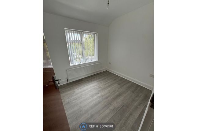 Hunters Square, Dagenham photo 4