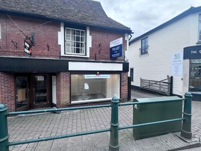 Retail premises to let in High Street, Fordingbridge