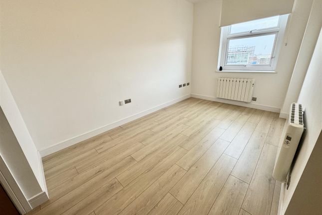 Flat 37, Voyager House, 253/257, High Street North, Poole photo 3