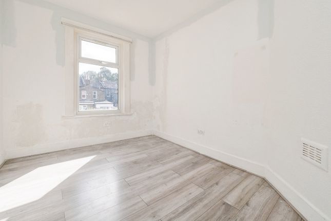 18A,, Charlemont Road, London photo 3