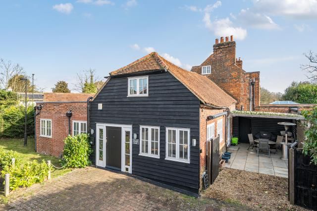 3-bed house on 6, Benjamin Lane, Slough, £575,000