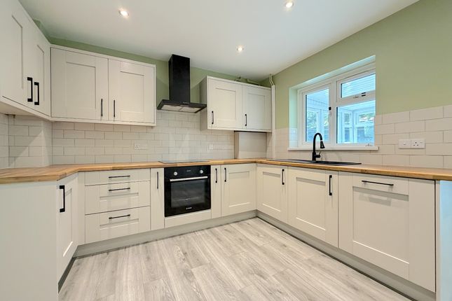 7, Lavender Close, Wolverhampton photo 4