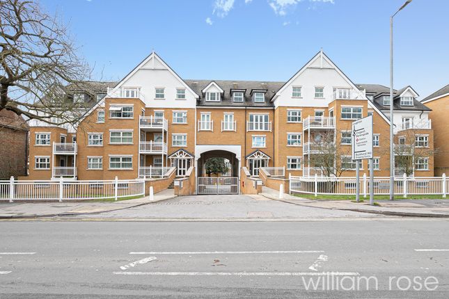 Flat to rent in High Road, Buckhurst Hill
