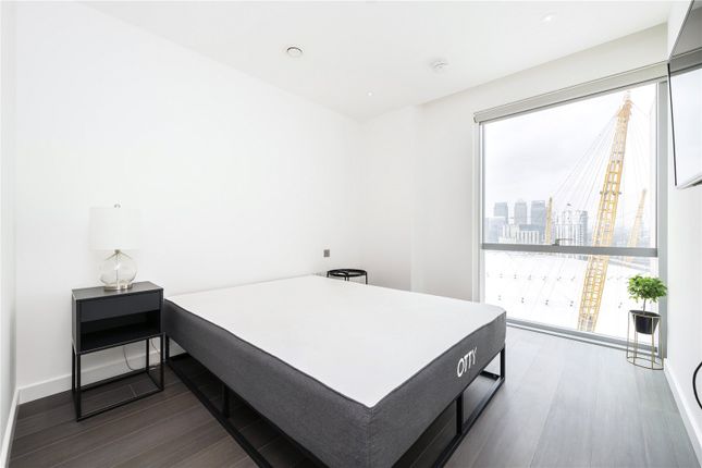 Flat to rent in Cutter Lane, London
