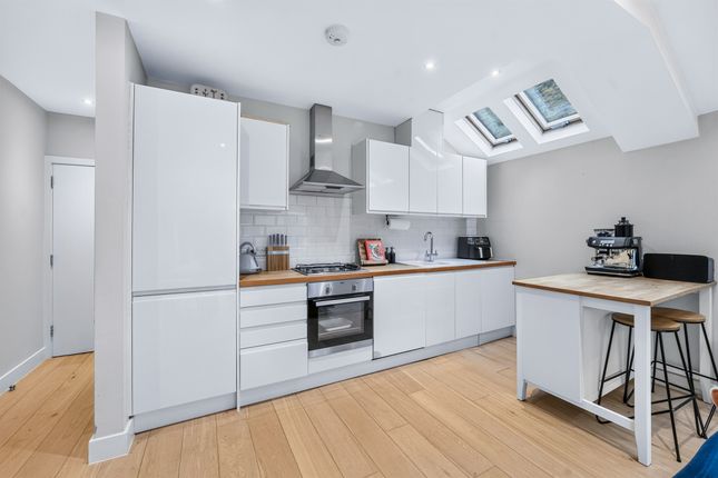 Flat D, 605, Garratt Lane, London photo 4