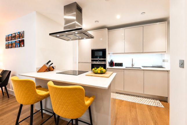 Lismore Boulevard, 47, Colindale, London photo 2