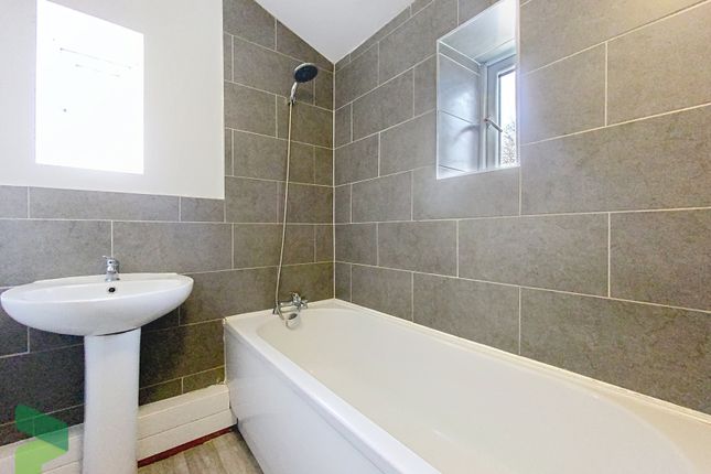48, Railway Road, Darwen photo 5