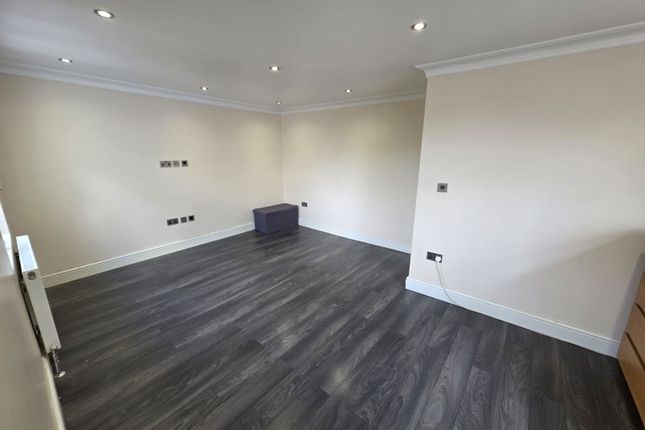 52, Gledwood Avenue, HAYES photo 3