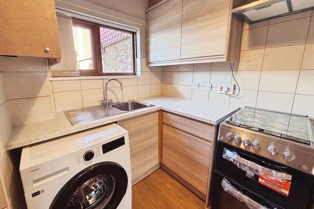 9, Caesar Court, Hampshire photo 4